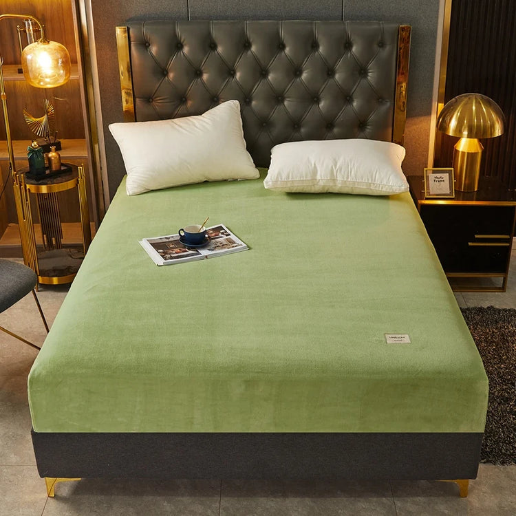 Drap-housse en velours épais, ultra-doux et chaud pour l’automne et l’hiver, ajustement parfait grâce à son pourtour extensible, haute qualité, douceur enveloppante et confort chaleureux pour des nuits réconfortantes. Livraison offerte !
