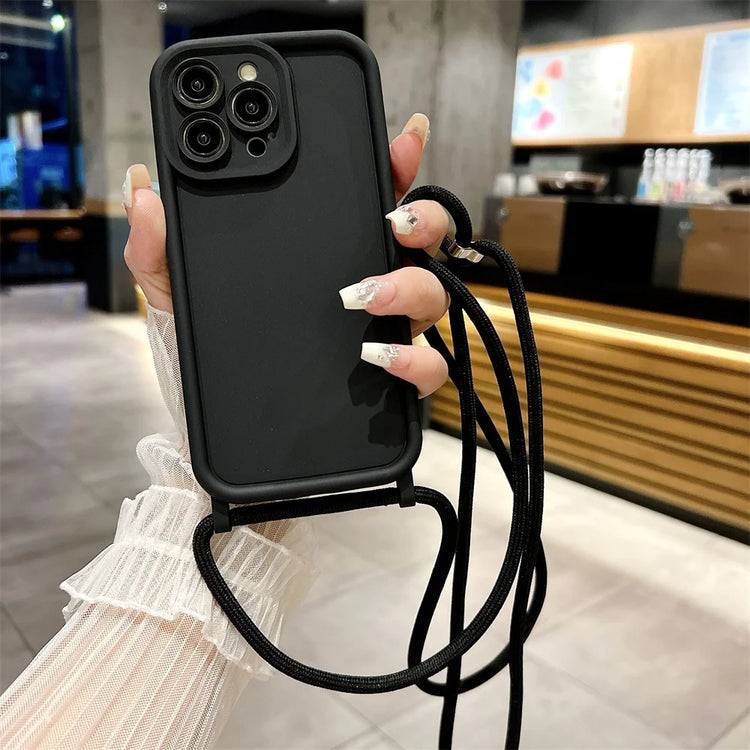 Coque à dragonne ajustable pour iPhone – Silicone souple, protection intégrale, cordon épaule ou cou, anti-rayures et compatible charge sans fil. Livraison prioritaire offerte !