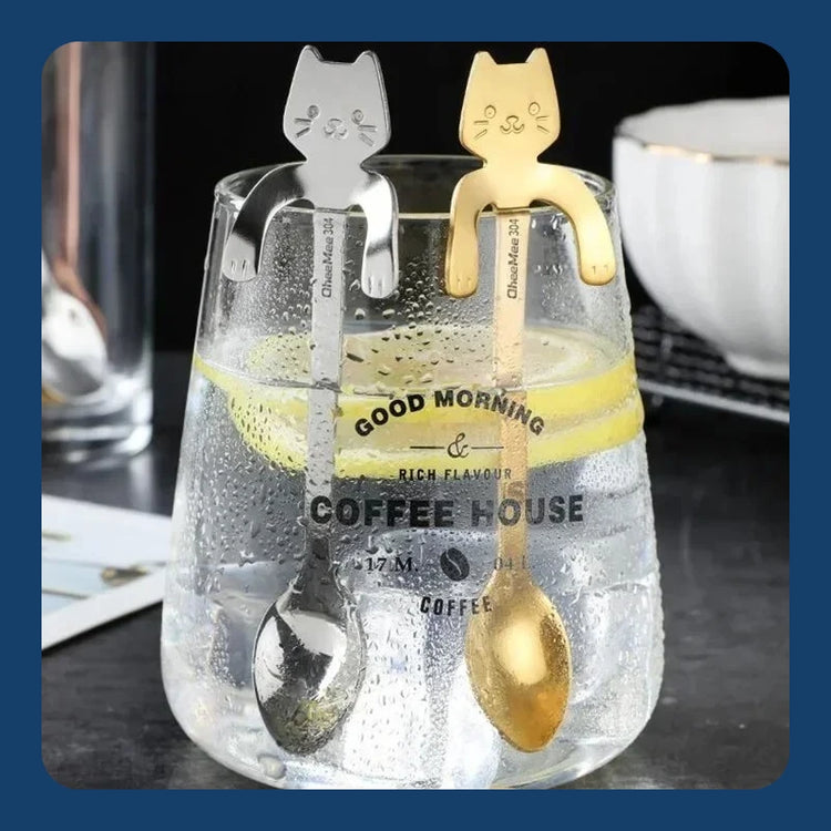 Cuillères à café en forme de chat suspendu, lot de 2 pièces en acier inoxydable 304, design ludique et élégant avec pattes qui s’accrochent au rebord de la tasse, idéales pour café, thé, desserts et glaces. Livraison offerte !