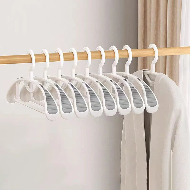 Lot de 10 cintres antidérapants à épaules très larges, solides et durables, idéal pour vestes, manteaux, chemises et vêtements lourds, protection ultime des tissus. Livraison offerte !