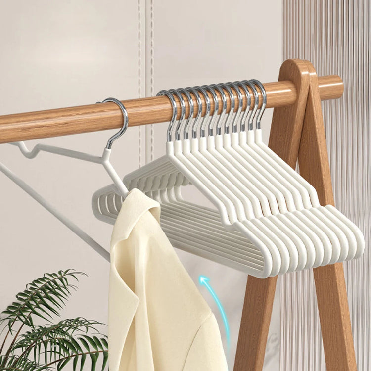 Cintres antidérapants haut de gamme en acier inoxydable, solides et durables, au design fin et élégant, avec encoche d’épaule intégrée, pour un gain de place optimal. Livraison prioritaire offerte !