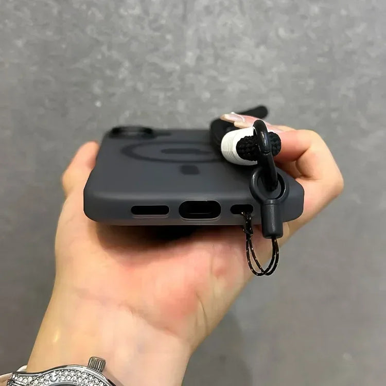 Coque colorée pour iPhone avec dragonne intégrée – Étui antichoc en silicone souple, anti-rayures, anti-traces, compatible charge sans fil et MagSafe, protection 360° avec prise en main sécurisée. Livraison prioritaire offerte !