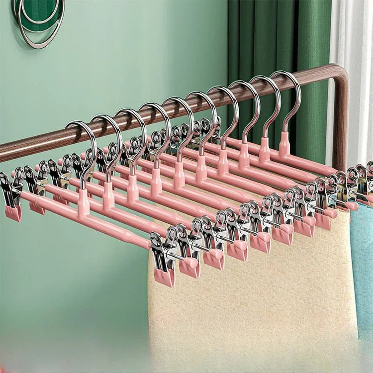 Lot de 10 cintres à clips réglables en acier inoxydable, antidérapants et infroissables, robustes et durables, idéal pour pantalons, jupes, shorts et vêtements lourds, gain de place garanti dans votre placard. Livraison offerte !