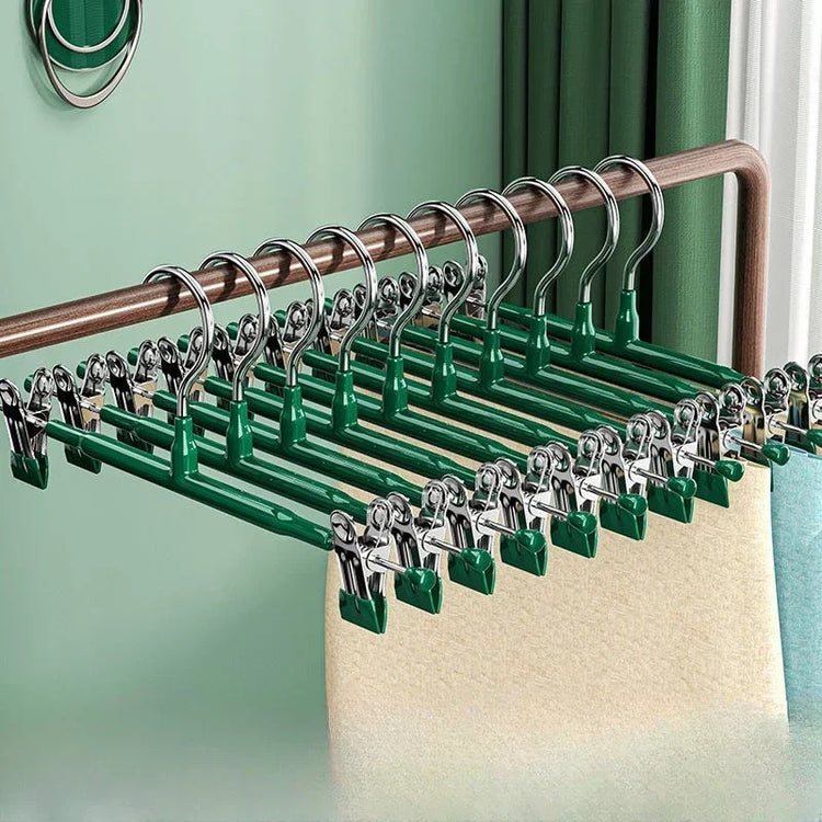 Lot de 10 cintres à clips réglables en acier inoxydable, antidérapants et infroissables, robustes et durables, idéal pour pantalons, jupes, shorts et vêtements lourds, gain de place garanti dans votre placard. Livraison offerte !