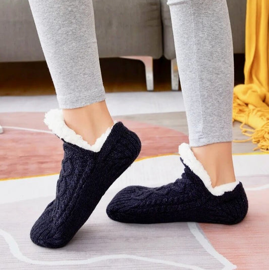 Magnifiques chaussettes thermiques antidérapantes pour l'intérieur. Fini les pieds gelés et inconfortables. Un indispensable pour un hiver douillet et sain. Qualité Premium. Produit coup de coeur. La livraison est offerte!