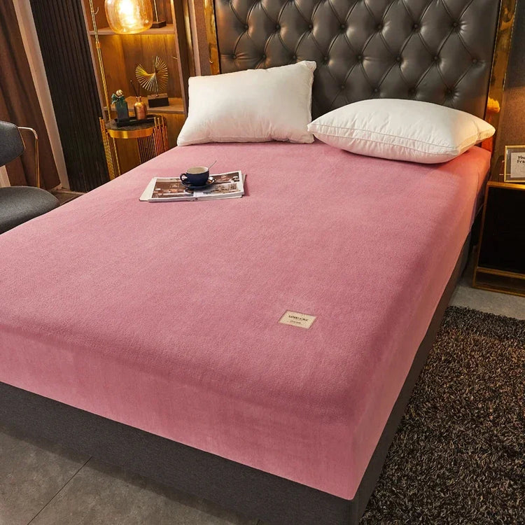 Drap-housse en velours épais, ultra-doux et chaud pour l’automne et l’hiver, ajustement parfait grâce à son pourtour extensible, haute qualité, douceur enveloppante et confort chaleureux pour des nuits réconfortantes. Livraison offerte !