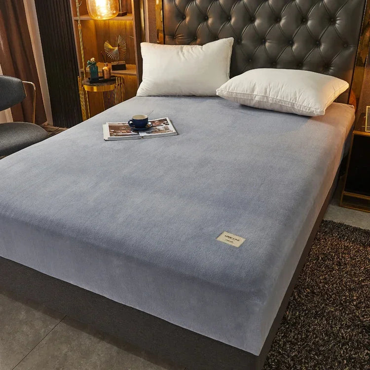 Drap-housse en velours épais, ultra-doux et chaud pour l’automne et l’hiver, ajustement parfait grâce à son pourtour extensible, haute qualité, douceur enveloppante et confort chaleureux pour des nuits réconfortantes. Livraison offerte !
