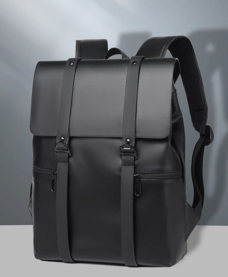 Superbe sac à dos Premium en simili-cuir • Moyen format  37 x 28 x 11 cm • Noir • Imperméable • Compatible avec ordinateur portable et tablette • Travail, voyages, vacances, loisirs, sports, week-ends, etc. La livraison prioritaire est offerte !