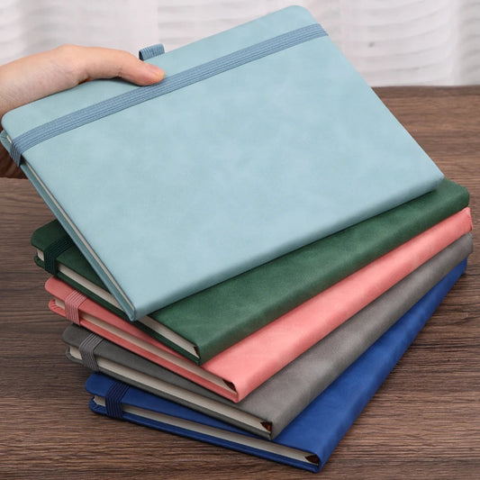 Magnifique carnet de notes ligné avec couverture imitation cuir, élastique de maintien, marque-page, idéal pour journal personnel, carnet de voyage, idées, notes et listes de tâches, 14,8×21cm. Livraison offerte !