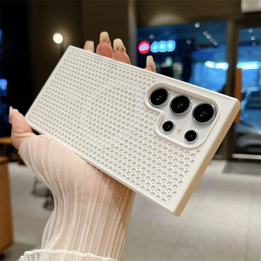 Ingénieuse coque magnétique alvéolée ultra-rafraîchissante pour Samsung Galaxy avec dissipation de la chaleur, dos rigide respirant compatible MagSafe, protection totale et design haute performance. Livraison prioritaire offerte !