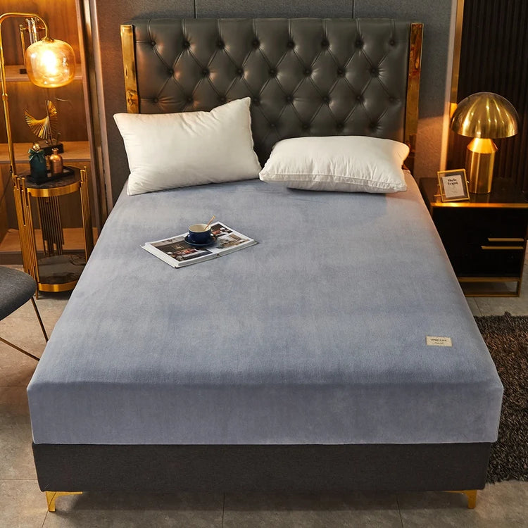 Drap-housse en velours épais, ultra-doux et chaud pour l’automne et l’hiver, ajustement parfait grâce à son pourtour extensible, haute qualité, douceur enveloppante et confort chaleureux pour des nuits réconfortantes. Livraison offerte !