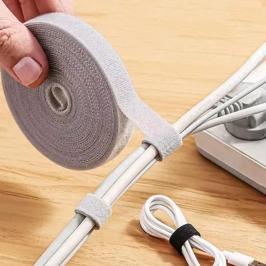 Attaches de câbles réglables et réutilisables, 5 mètres – ruban auto-agrippant découpable à la main pour l’organisation, la gestion et le rangement de câbles électriques, informatiques et domestiques. Livraison prioritaire offerte !
