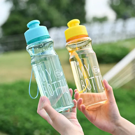 Jolie bouteille d'eau transparente - gourde sportive portable de 550 ml. La livraison prioritaire est offerte !