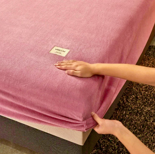 Drap-housse en velours épais, ultra-doux et chaud pour l’automne et l’hiver, ajustement parfait grâce à son pourtour extensible, haute qualité, douceur enveloppante et confort chaleureux pour des nuits réconfortantes. Livraison offerte !