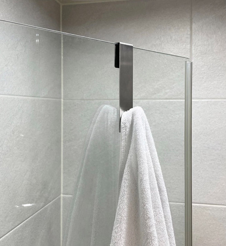 Crochet en acier inoxydable pour porte de douche en verre, installation sans perçage, design moderne antirayures, idéal pour suspendre serviettes, peignoirs et accessoires de salle de bain. Livraison offerte !