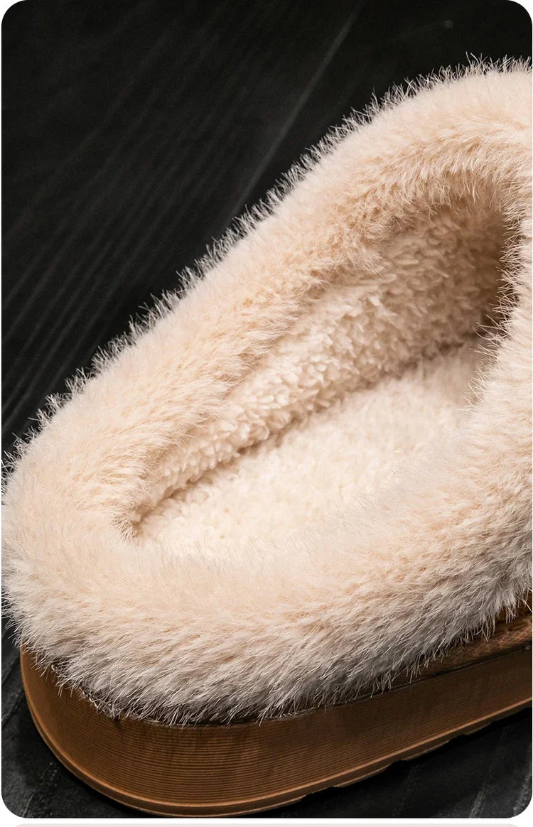 Magnifiques chaussons d’automne-hiver avec doublure en peluche douce, matière supérieure en suédine, semelle épaisse antidérapante, sécurité et confort durable. Livraison offerte !