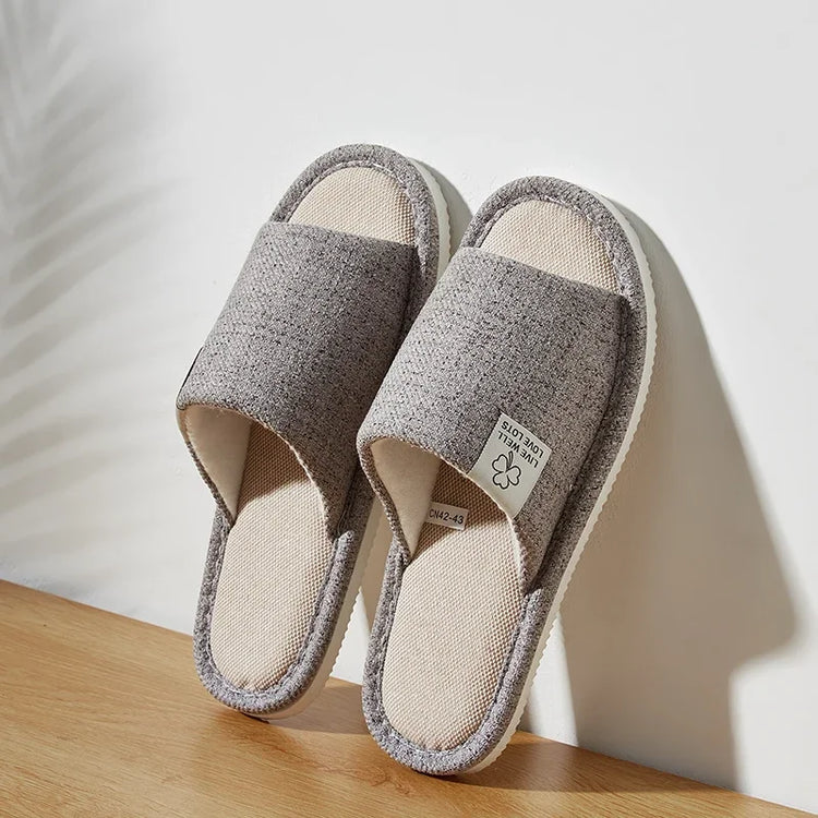 Superbes chaussons ultra confortables en lin, semelle souple antidérapante, ouverts et respirants, design élégant, parfaits pour toutes saisons et détente à la maison. La livraison est offerte !