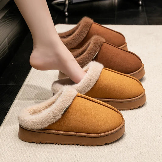 Magnifiques chaussons d’automne-hiver avec doublure en peluche douce, matière supérieure en suédine, semelle épaisse antidérapante, sécurité et confort durable. Livraison offerte !