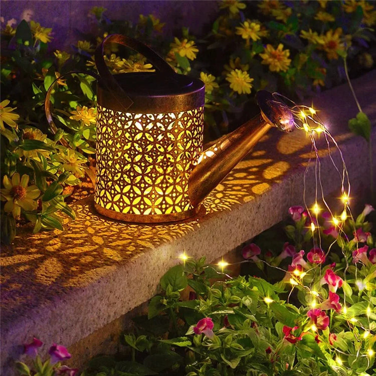Arrosoir solaire extérieur avec lumières LED, étanche et autonome, installation simple, idéal pour décorer jardins et balcons et créer une ambiance romantique et féérique. La livraison prioritaire est offerte !
