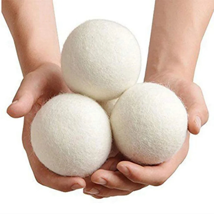 Fabuleuses balles réutilisables pour sèche-linge. Authentique laine de mouton de Nouvelle-Zélande. Économisez de l’argent car elles réduisent le temps de séchage jusqu’à 40%.  Qualité Premium, 6 pièces. La livraison est offerte!