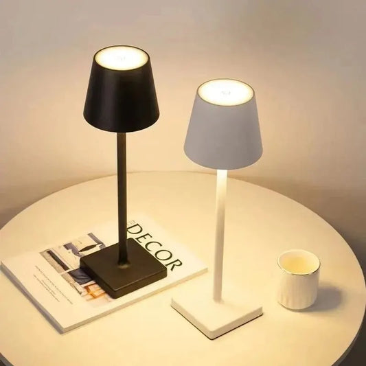 Jolie lampe de table LED rechargeable sans fil, aluminium étanche, lumière réglable, zone tactile avec 4 niveaux de luminosité et 4 températures de couleur. La livraison prioritaire est offerte !