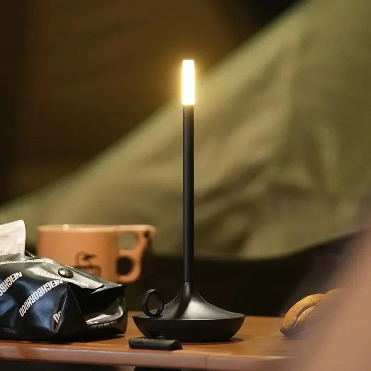 Superbe lampe en métal en forme de bougie avec interrupteur tactile, recharge USB, éclairage blanc chaud ajustable, design créatif  pour une ambiance chaleureuse et vintage. La livraison prioritaire est offerte !