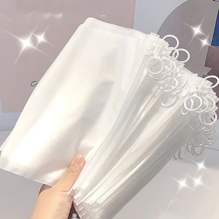 Sacs de rangement transparents avec anneau de traction 23×14 cm, multifonctionnels et étanches, pochettes zippées pour bijoux, cosmétiques, câbles, papeterie et petits articles, réutilisables et portables. Livraison offerte !