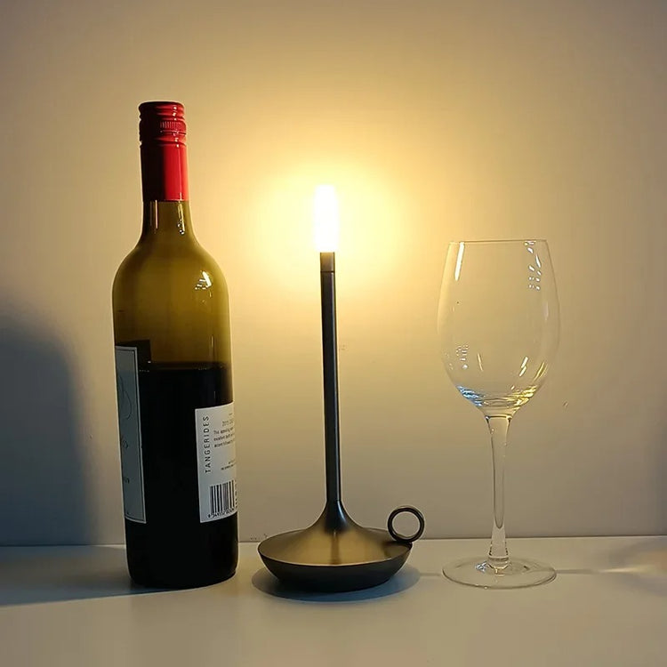 Superbe lampe en métal en forme de bougie avec interrupteur tactile, recharge USB, éclairage blanc chaud ajustable, design créatif  pour une ambiance chaleureuse et vintage. La livraison prioritaire est offerte !