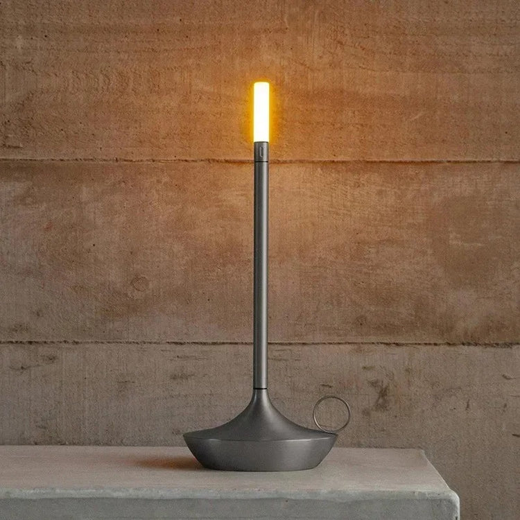 Superbe lampe en métal en forme de bougie avec interrupteur tactile, recharge USB, éclairage blanc chaud ajustable, design créatif  pour une ambiance chaleureuse et vintage. La livraison prioritaire est offerte !